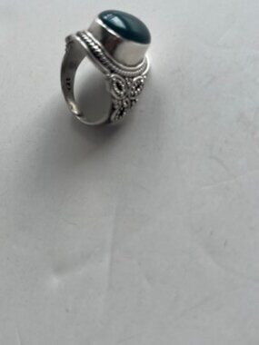 Unisex sterling silver ring with green agate stone.
